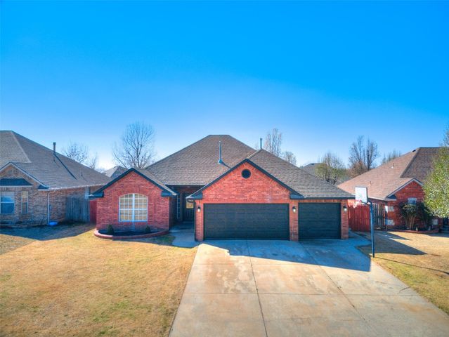1127 S  Silver Dr, Mustang, OK 73064