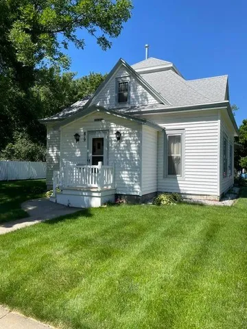 819 11th St, Aurora, NE 68818