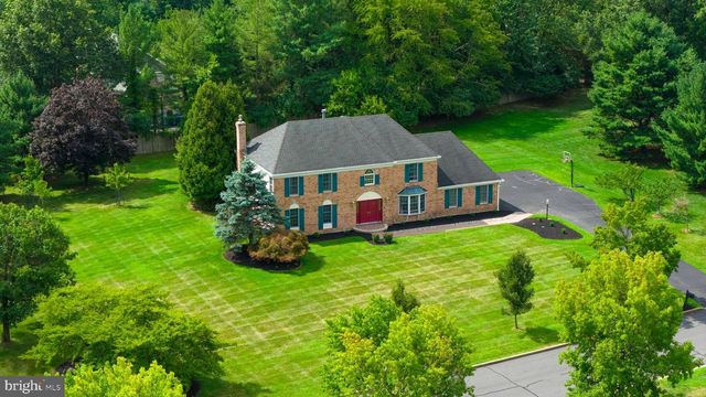 1342 Tanglewood Dr, North Wales, PA 19454