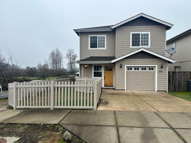 348 Bayou Pl, Grants Pass, OR 97526
