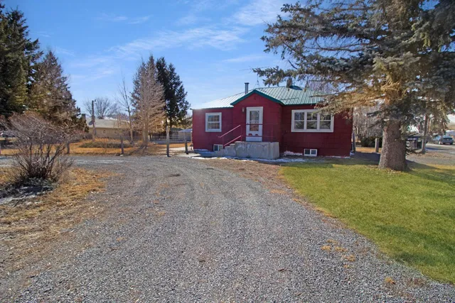402 E  Custer St, Mackay, ID 83251