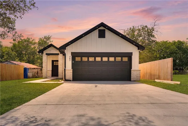 402 S  Brazos Ave, Bryan, TX 77803