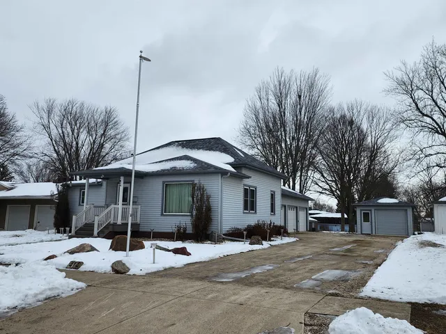 414 N  Harrison St, Laurens, IA 50554
