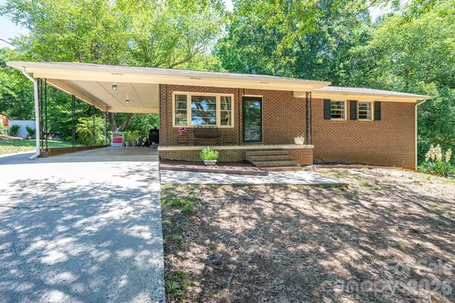 636 Poplar Dr, Shelby, NC 28152