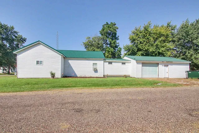 512 E  Lafayette St, Clayton, IL 62324