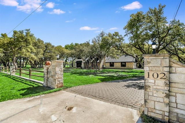 102 Independence Dr, Liberty Hill, TX 78642
