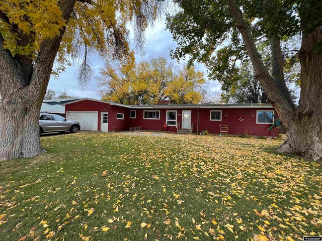 907 S  8th St, Worland, WY 82401