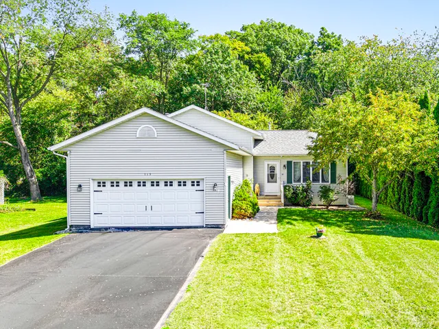 119 Drew Ct NE, Poplar Grove, IL 61065