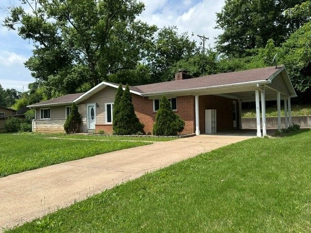 15 Sona Ln, Saint Louis, MO 63141