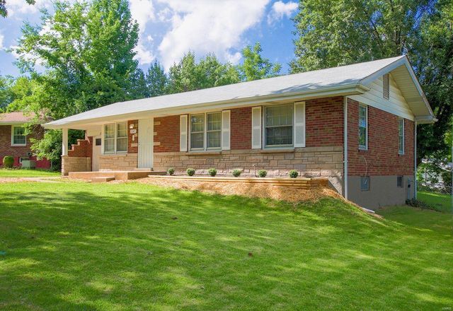 1245 Ensley Dr, Saint Louis, MO 63137