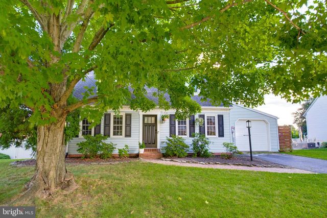 3832 Kings Arms Ln, York, PA 17402