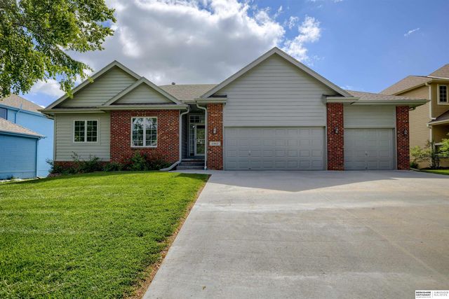 11917 S  53rd St, Papillion, NE 68133