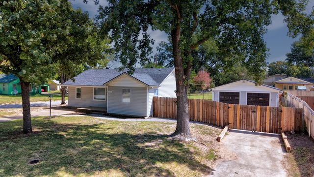 1126 N  9th St, Arkansas City, KS 67005