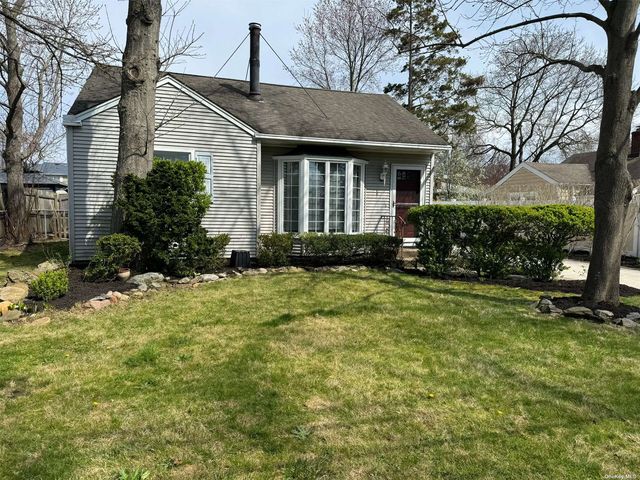 15 Carl Place, Patchogue, NY 11772