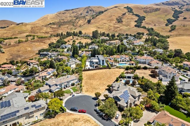 2381 Rutherford Ln, Fremont, CA 94539