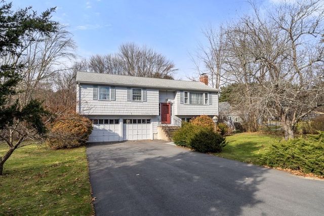 4 Bayberry Rd, Medfield, MA 02052