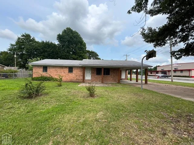 100 Susanne St, Tuckerman, AR 72473