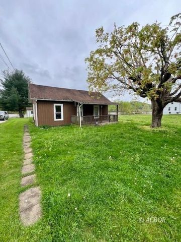 30 Railroad St, Middleport, OH 45760