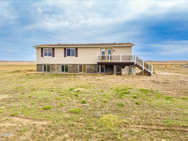 5828 132nd Dr NW, Williston, ND 58801