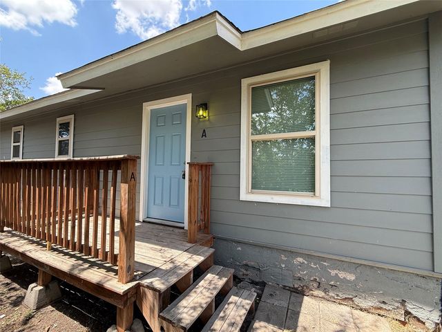 1009 Alex St, Lockhart, TX 78644
