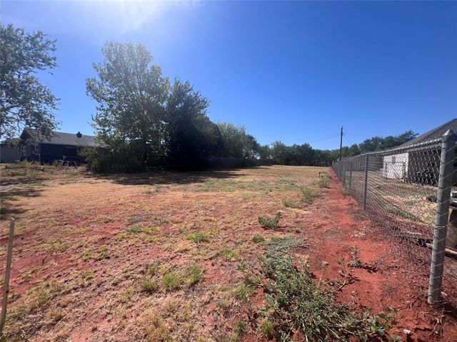 1518 E  3rd St #21, Elk City, OK 73644