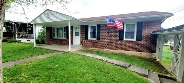 396 Washington St, Alderson, WV 24910