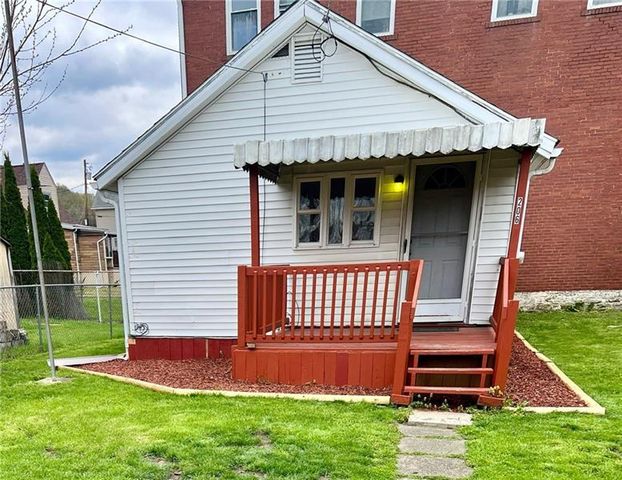 206 Youghiogheny St, Penn, PA 15675