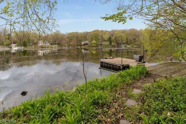351 E Lakeshore Dr, Highland Lakes, NJ 07422