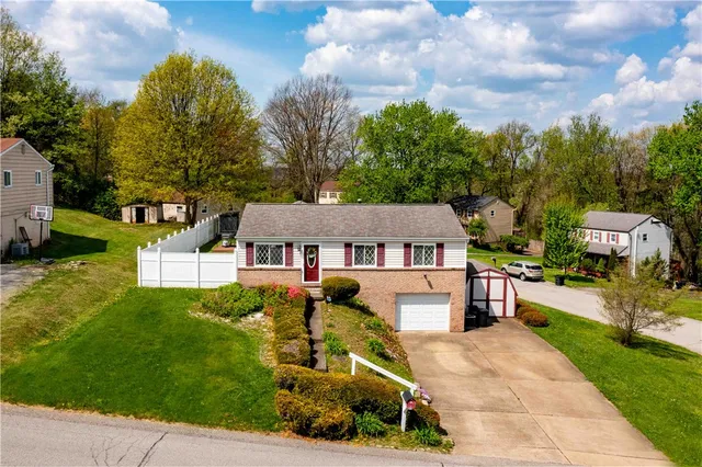 109 Shadeland Dr, Beaver, PA 15009