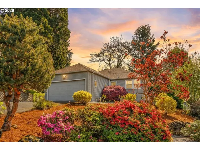 7275 SW Sylvan Ct, Portland, OR 97225