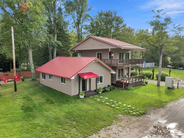 120 Eagle Ct, Cadillac, MI 49601