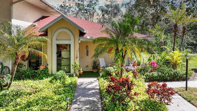324 Knottwood Ct, Sun City Center, FL 33573
