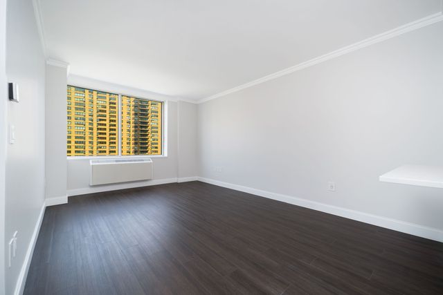160 Riverside Blvd #19H, New York, NY 10069