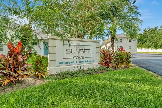 1142 Sunset Point Rd #17, Clearwater, FL 33755
