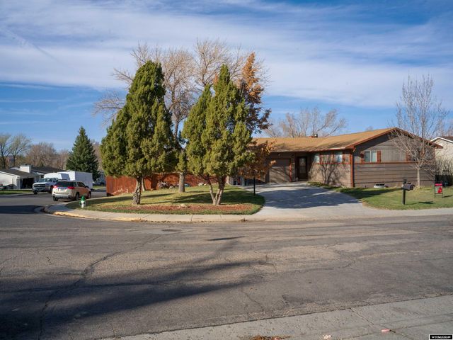 665 Easy St, Green River, WY 82935