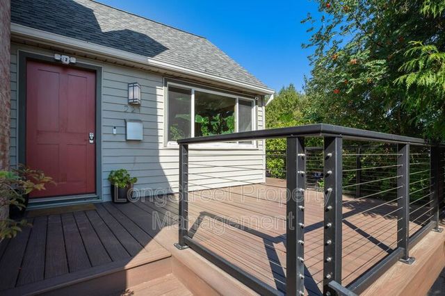221 SW Texas St, Portland, OR 97219