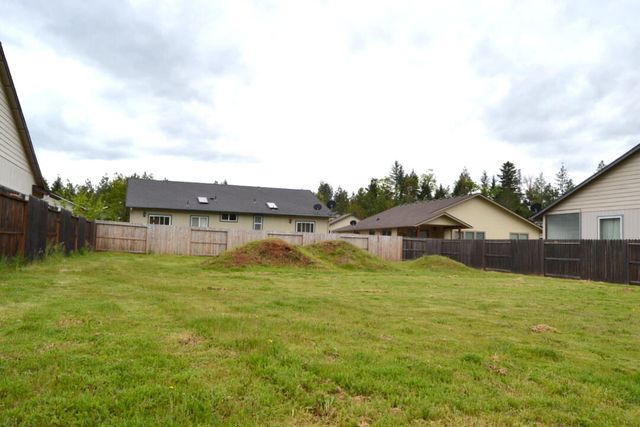 221 Red Cedar Ln, Cave Junction, OR 97523