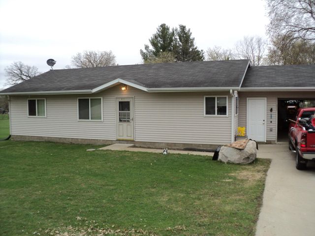 931 Perry Ave N, Browerville, MN 56438