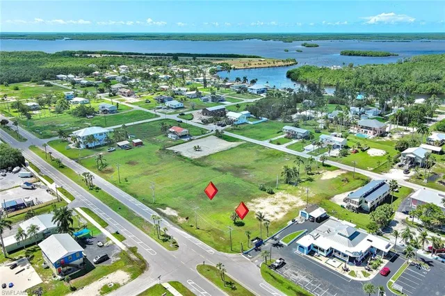 15 S. Copeland Ave, Everglades City, FL 34139