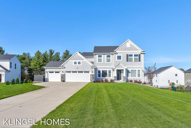 9235 Bigleaf Dr, West Olive, MI 49460