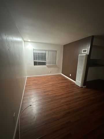 2966 Clarendon Ave #F, Huntington Park, CA 90255