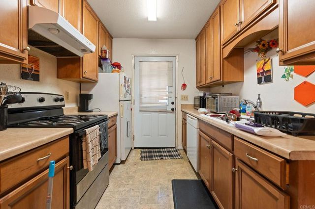 8046-48 Sarawak Dr, Lemon Grove, CA 91945