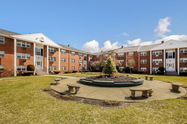 8 Old Colony Ln #10, Arlington, MA 02476
