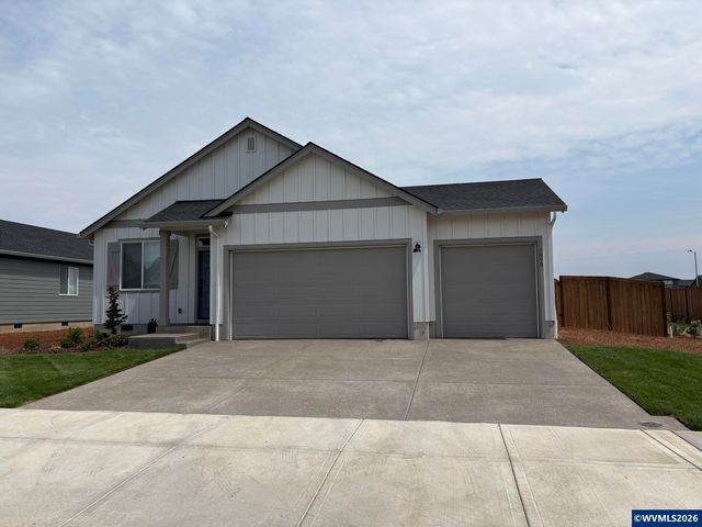 1090 Clemson St, Woodburn, OR 97071
