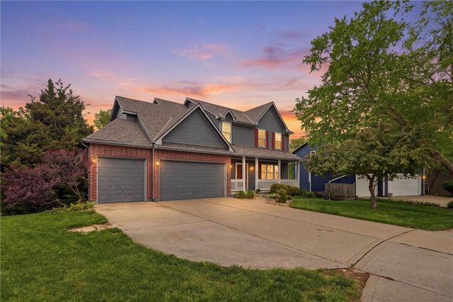 905 Paw Paw Ln, Liberty, MO 64068