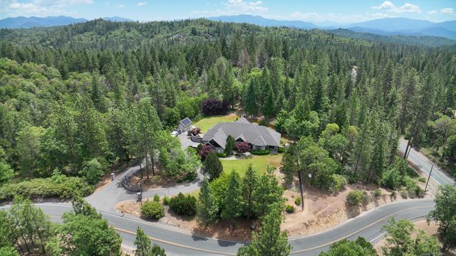 181 Needlewood Dr, Grants Pass, OR 97526