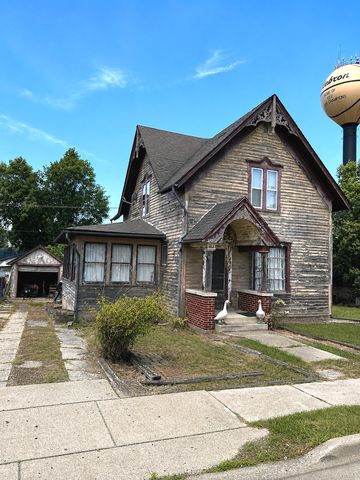 9905 Main St, Hebron, IL 60034