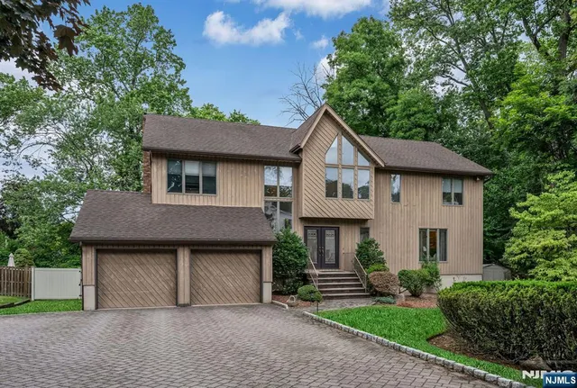 12 Jason Woods Rd, Closter, NJ 07624