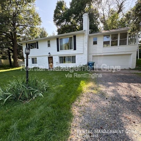 2041 Orkla Dr, Golden Valley, MN 55427