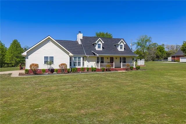 2923 Mistie Ln, Ozark, AR 72949